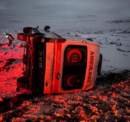 Şanlıurfa'da ambulans devrildi: 1 yaralı
