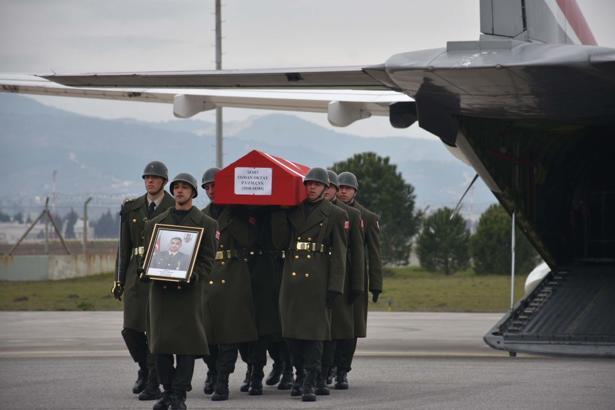 Şehit uzman çavuşun cenazesi, törenle memleketine uğurlandı (2)