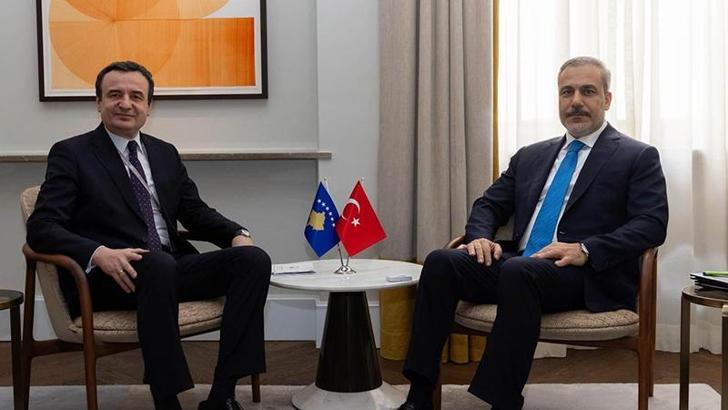 Bakan Fidan, Kosova Başbakanı Kurti ile bir araya geldi