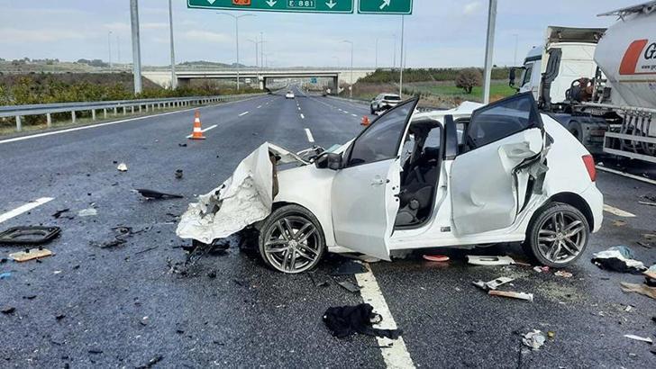 Manisa'da otomobil, park halindeki tankere çarptı: 2 ölü