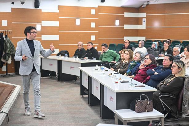 Bornova Belediyesi'nden muhtarlara özel afet çalıştayı