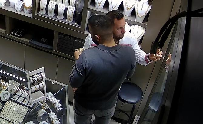 Çalıştığı kuyumcu dükkanından 3 kilo bilezik çaldı, 'Şeytana uydum' dedi