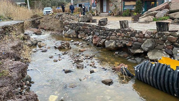 Çanakkale'de sağanak nedeniyle köprü çöktü