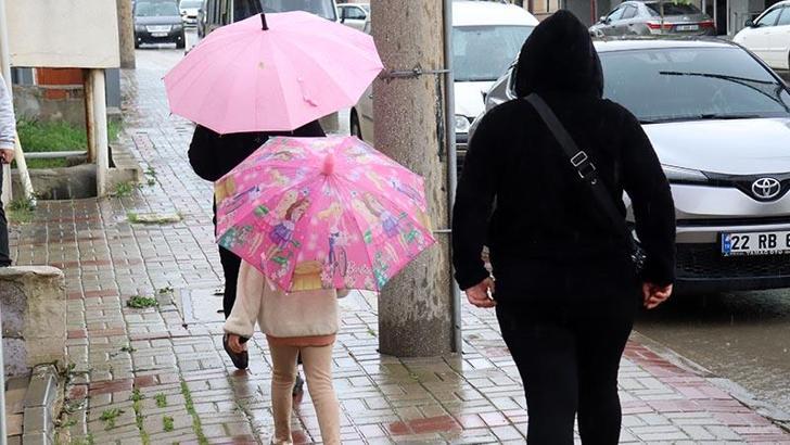 Marmara, soğuk ve yağışlı havanın etkisine girecek, sıcaklıklar 8 ile 12 derece düşecek