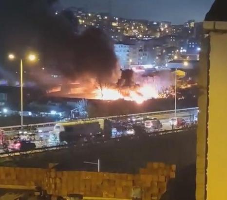 İstanbul - Avcılar'da geri dönüşüm tesisinde yangın - 1