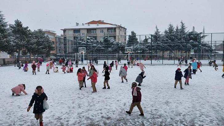 Amasya'nın 2 ilçesinde taşımalı eğitime kar engeli