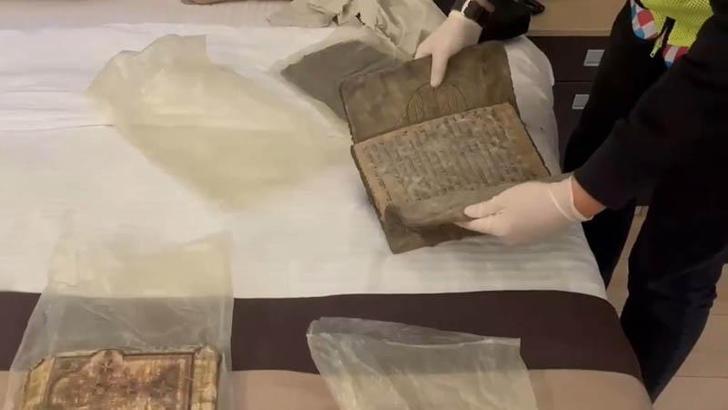 Mersin'de el yazması 6 kitap ele geçirildi; 3 gözaltı