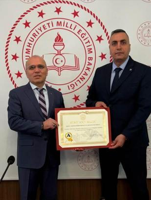 Adana Öğretmenevi'ne A Sınıfı Hizmet belgesini