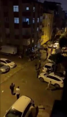 İstanbul- Bahçelievler'de iki aile arasında çıkan döner bıçaklı kavga kamerada