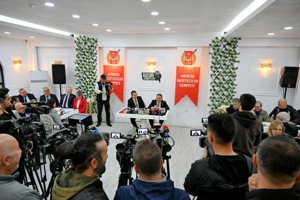 Böcek: Antalya'ya teleferiği yeniden kazandıracağız