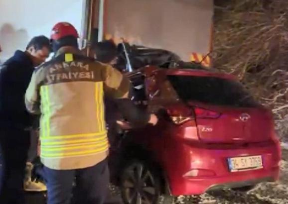 Ankara'da TIR'a çarpan otomobilin sürücüsü öldü