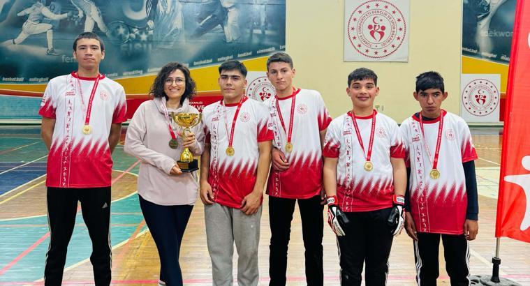 Kulalı özel öğrenciler futsal yarı finallerinde Manisa'yı temsil edecek