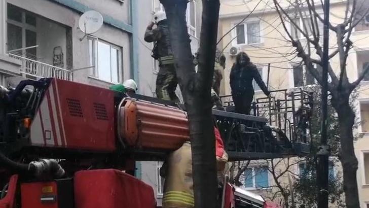 Şişli’de 5 katlı binada yangın çıktı, çatıda mahsur kalan 8 kişi kurtarıldı