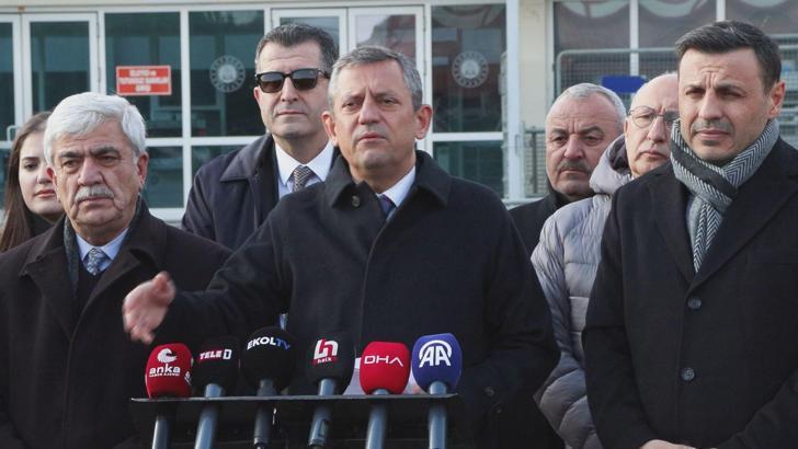 İstanbul - CHP Genel Başkanı Özel, Silivri'deki Marmara Ceza İnfaz Kurumu'nda tutuklu bulunanları ziyaret etti