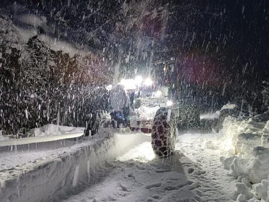 Kar kalınlığının 1 metreye ulaştığı Ordu’da mücadele sürüyor
