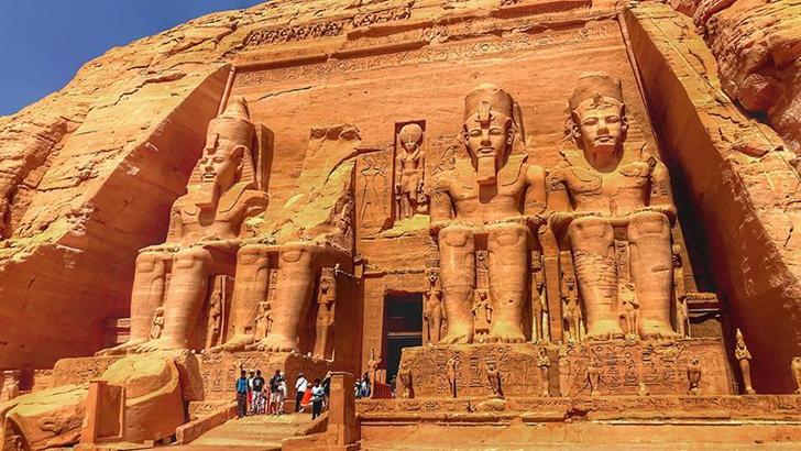 Mısır'da Firavun 2'nci Ramses'in heykeline güneş vurdu