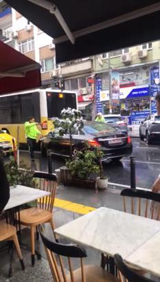 İstanbul-Ortaköy'de polisin 'dur' ihtarına uymadığı için silah çekip durdurulan şüpheli hastaneye yatırıldı
