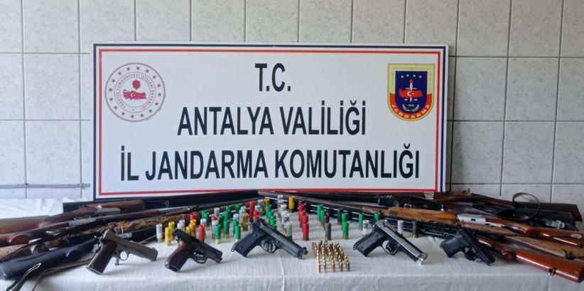 Kumluca'da ruhsatsız silah operasyonu