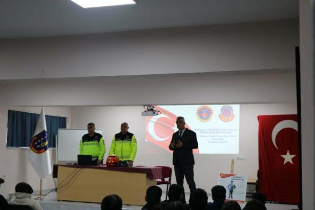Muğla'da lise öğrencilerine trafikte güvenli motosiklet kullanımı semineri
