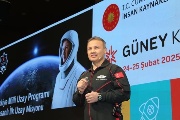 Astronot Gezeravcı: Bilim insanları uzayda yabancı varlıkların olabileceğini öngörüyor