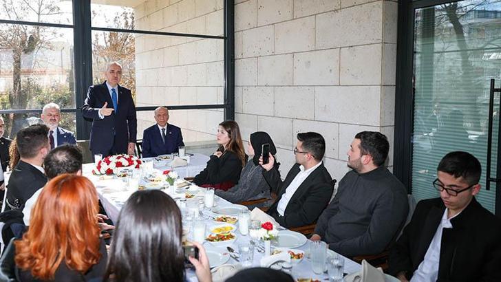 TBMM Başkanı Kurtulmuş, Meclis'te üniversite öğrencilerini ağırladı