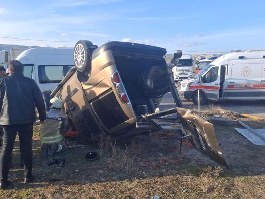 Ankara'da öğrenci servisi ile hafif ticari araç çarpıştı; 8 yaralı