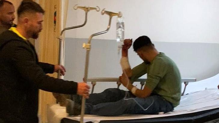 Kavgayı ayırmak isterken kolundan bıçaklandı