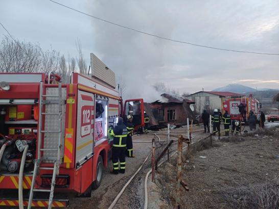 Tufanbeyli'de ev yangını