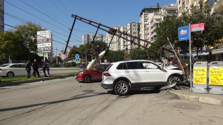 Adana'da zincirleme trafik kazası; 2 yaralı