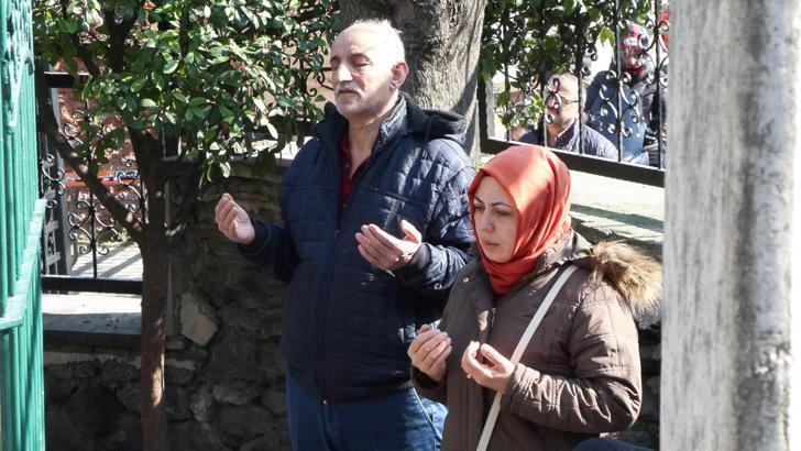 İstanbul- Fatih'te bulunan Mehmet Emin Tokadi Türbesi'nde Ramazan yoğunluğu