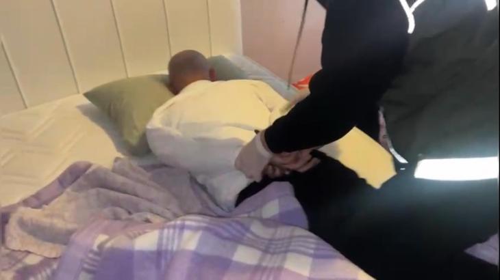 İstanbul - Başakşehir’de villaya uyuşturucu serası kuran şüpheli uyurken yakalandı; 15 milyon liralık esrar ele geçirildi