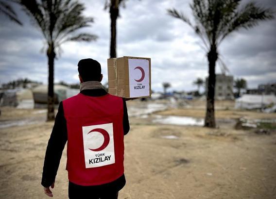 Türk Kızılay, Gazze’de 30 bin kişilik iftarlık dağıttığını duyurdu