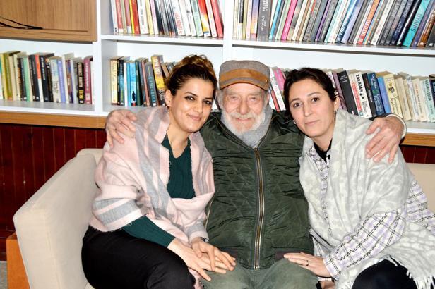 Ahmet Mekin'e sevgi çemberi