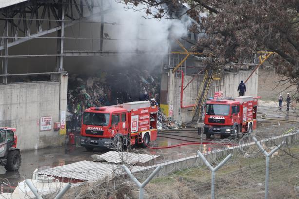 Geri dönüşüm tesisinde yangın