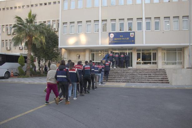 Mersin'de dolandırıcılık operasyonunda gözaltına alınan 17 kişi tutuklandı