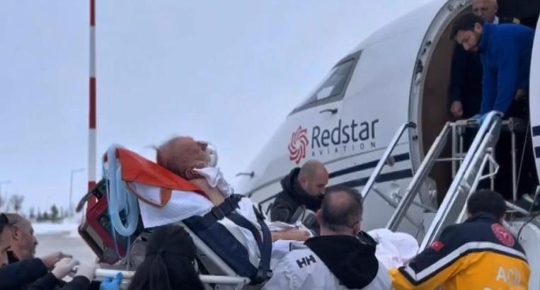 Ambulans uçak, kanaat önderi için havalandı