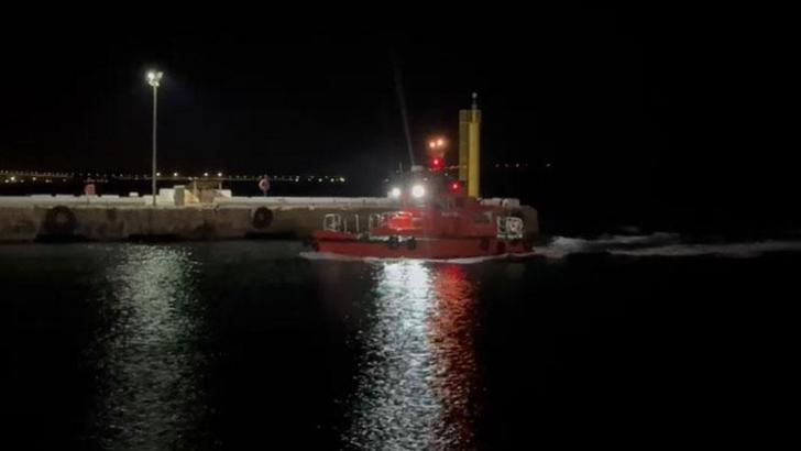 Çanakkale Boğazı'nda denize düşen kılavuz kaptan hastaneye kaldırıldı