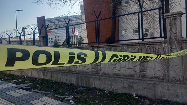 Diyarbakır’da, tartıştığı husumetlisini silahla yaraladı