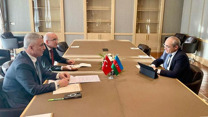 Bakan Şimşek ve Bakan Bolat, Azerbaycan Ekonomi Bakanı Cabbarov ile görüştü