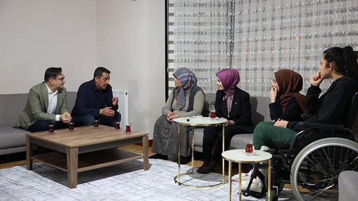 Bakan Göktaş, depremzede Sınırgeç ailesinin iftar sofrasına konuk oldu