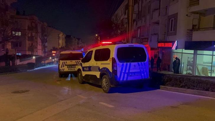 Cadde üzerinde karşılaştığı husumetlisini tabancayla yaralayıp, kaçtı