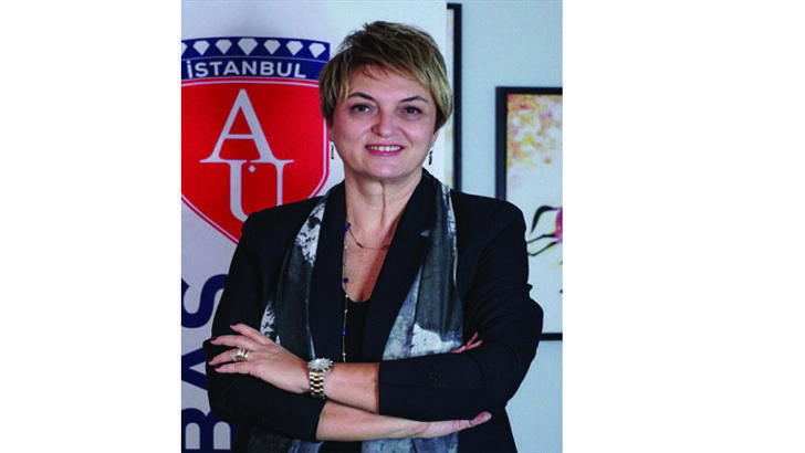 'Kadınlar akademide görünür ancak yükseldikçe sayıları azalıyor'