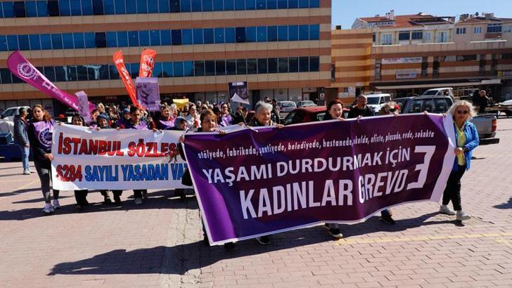 Edirne'de DİSK’e bağlı çalışan kadınlar, 1 günlük iş bırakıp yürüyüş yaptı
