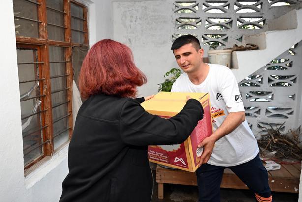 Büyükşehir dayanışma paketi dağıtımlarına başladı