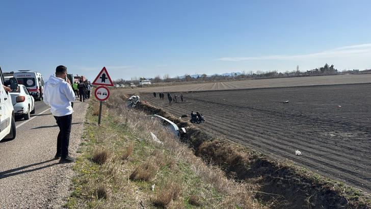 Osmaniye'de 2 otomobil çarpıştı; 3 ölü, 3 yaralı