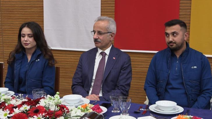 Bakan Uraloğlu, PTT Genel Müdürlüğü personeliyle iftar yaptı