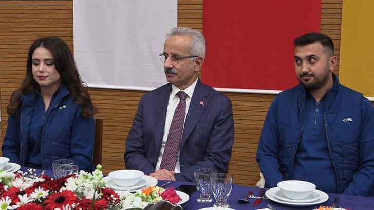 Bakan Uraloğlu, PTT Genel Müdürlüğü personeliyle iftar yaptı