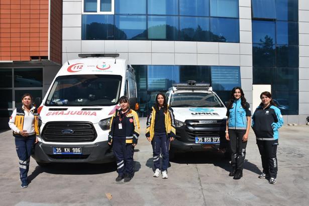 Kadın ambulans şoförleri ve acil tıp teknisyenleri hayat kurtarmak için yarışıyor