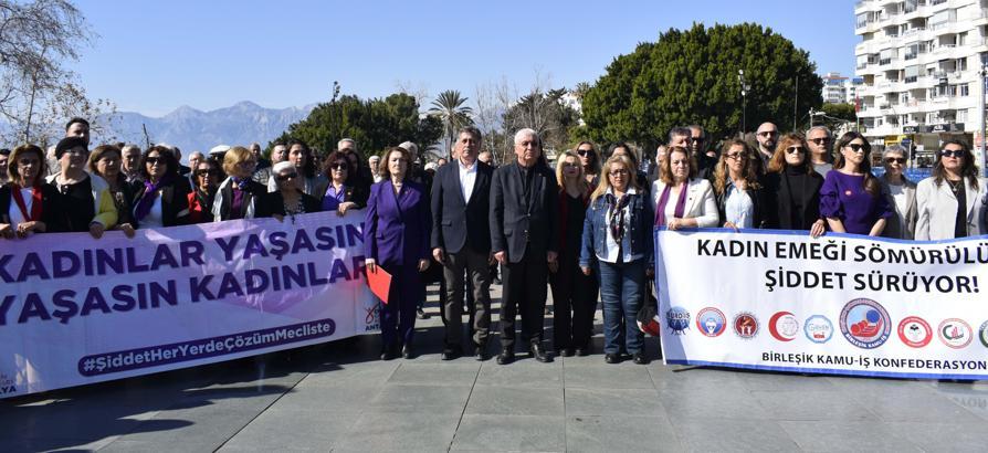 Antalya'da 8 Mart töreni