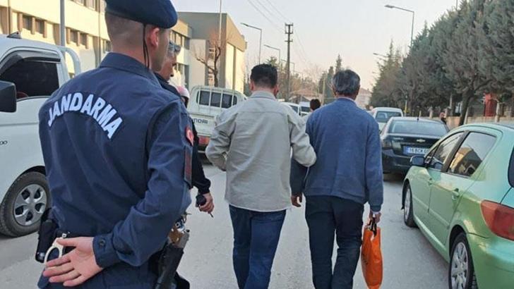 Boşanma aşamasındaki eşini tabancayla kovaladı